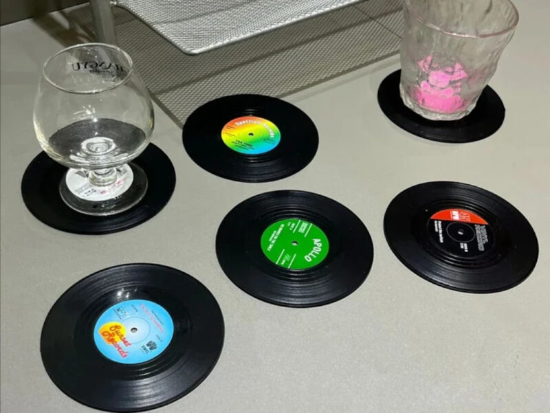 Set de 6 Posavasos de Vinilo Retro de Tocadiscos – Diseño Musical Antideslizante y Decorativo - Imagen 3